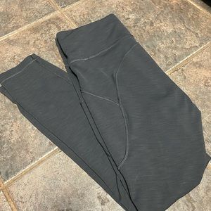 EUC Lululemon Invigorate High-Rise Tight 25"
Heathered Graphite Grey sz 8